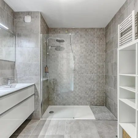 Daire Guestready - Charming Getaway With A Terrace